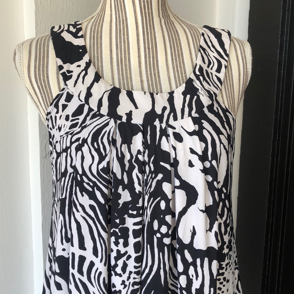Simple Dress - Picture 2 of 8